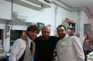 Checco Zalone con i dipendenti di Masseria Pedali