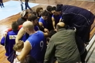 Il saluto della squadra ai tifosi a fine partita (foto mediapulia)