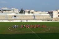 Le due squadre a centrocampo