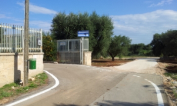 La bretella antistante la scuola media di Montalbano