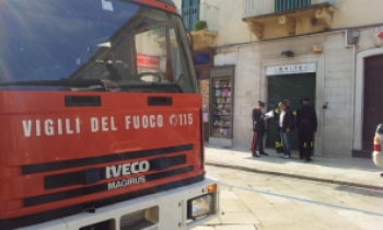 Il negozio in cui si sono sviluppate le fiamme