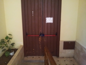 L'uscita di sicurezza bloccata