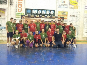 Le squadre Amicici e CCCP del torneo pallamanistico 