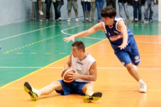 Stefano Sirena (foto Basket Fasano) Stefano Sirena (foto Basket Fasano)