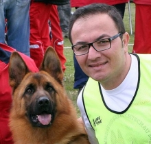 Tony De pace e il suo pastore tedesco