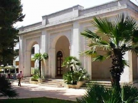 La facciata anteriore del Palazzo dei Congressi