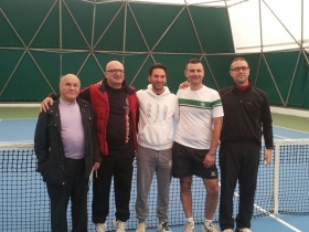 La formazione del TC Fasano con il dirigente Cenzino Anglani La formazione del TC Fasano con il dirigente Cenzino Anglani