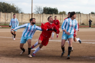 Una fase del derby tra Atletico Pezze e Virtus Montalbano Una fase del derby tra Atletico Pezze e Virtus Montalbano