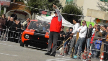 Il Dirtettore di Gara Sante Quaranta da il via ad un partecipante (foto Giuseppe Carrone)
