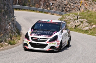 L'Opel Corsa OPC guidata da Ivan Pezzolla (foto Gianluca Galiè)