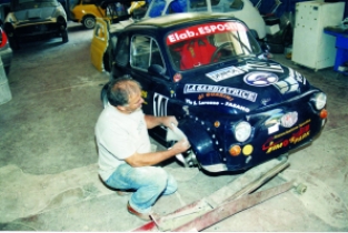 “Pasqualone” Guarini, carrozziere e pilota di lungo corso, padre di Francesco e Quirico, anch’essi conduttori di auto da corsa.