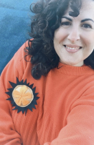 Stefania Calefati con la spilla riccio