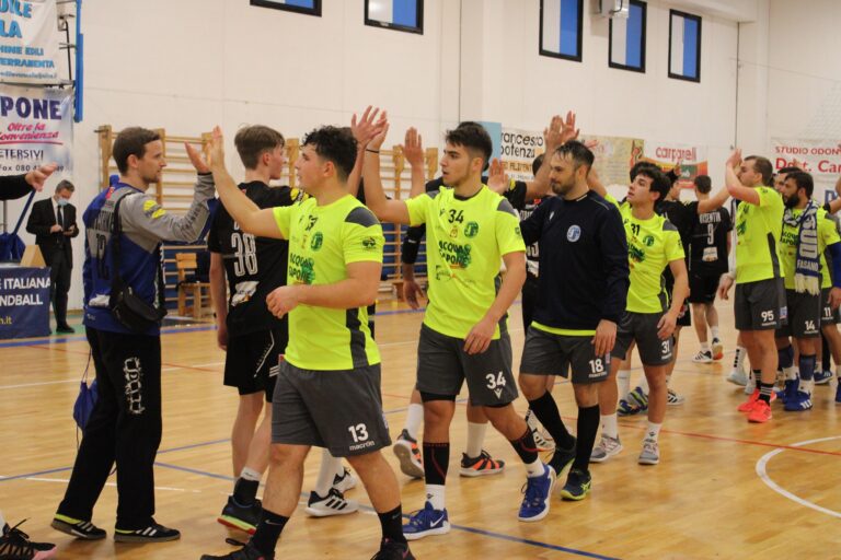 Sfida domenicale contro il Cassano Magnago per l’Acqua & Sapone Junior Fasano Sfida domenicale contro il Cassano Magnago per l'Acqua & Sapone Junior Fasano - Osservatorio Fasano