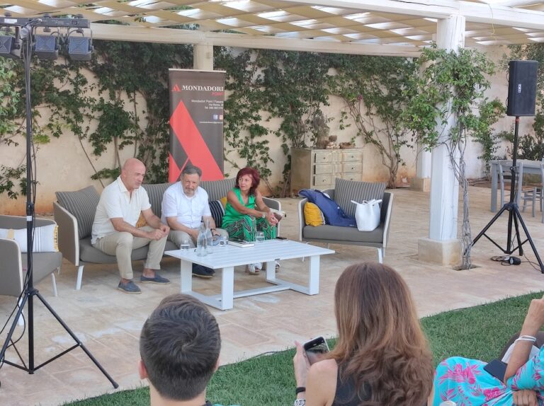 Conoscere per riconoscere: la nuova inchiesta di Gianluigi Nuzzi a Masseria San Giovanni Conoscere per riconoscere: la nuova inchiesta di Gianluigi Nuzzi a Masseria San Giovanni - Osservatorio Fasano