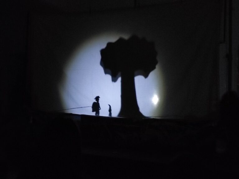 Il teatro delle ombre ha intrattenuto grandi e piccini al MuLab - Osservatorio Fasano