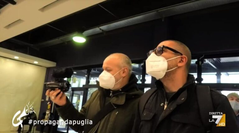 Propaganda Live fa visita al centro vaccinale di Fasano Propaganda Live fa visita al centro vaccinale di Fasano - Osservatorio Fasano