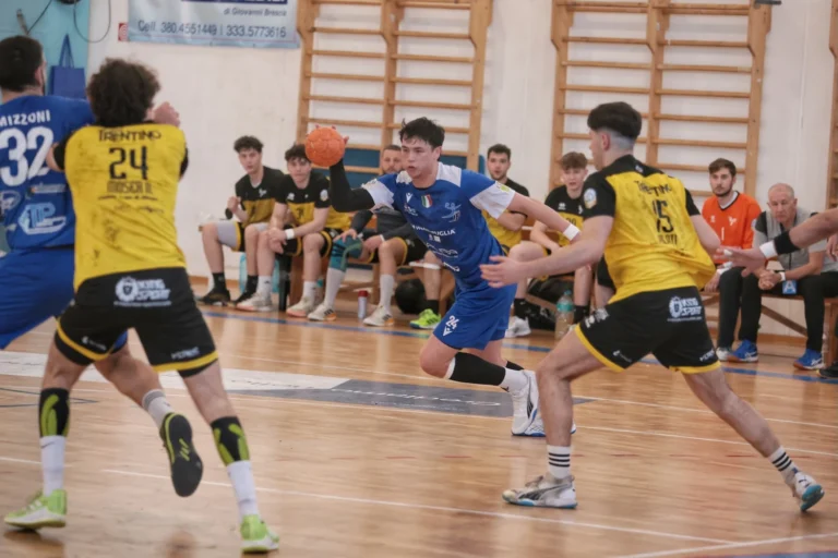Sconfitta casalinga per la Junior contro il Pressano Sconfitta casalinga per la Junior contro il Pressano - Osservatorio Fasano