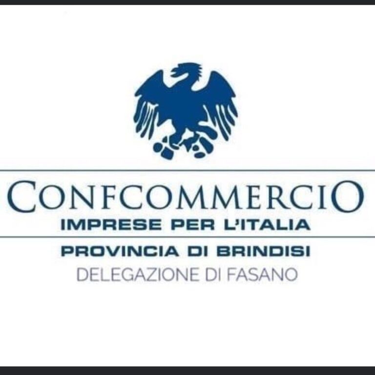 Il presidente di Confcommercio Delegazione di Fasano Donato Pistola si congratula con Zaccaria - Osservatorio Fasano