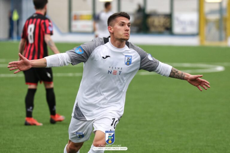 Fasano e Nocerina si contendono il piazzamento play-off Fasano e Nocerina si contendono il piazzamento play-off - Osservatorio Fasano