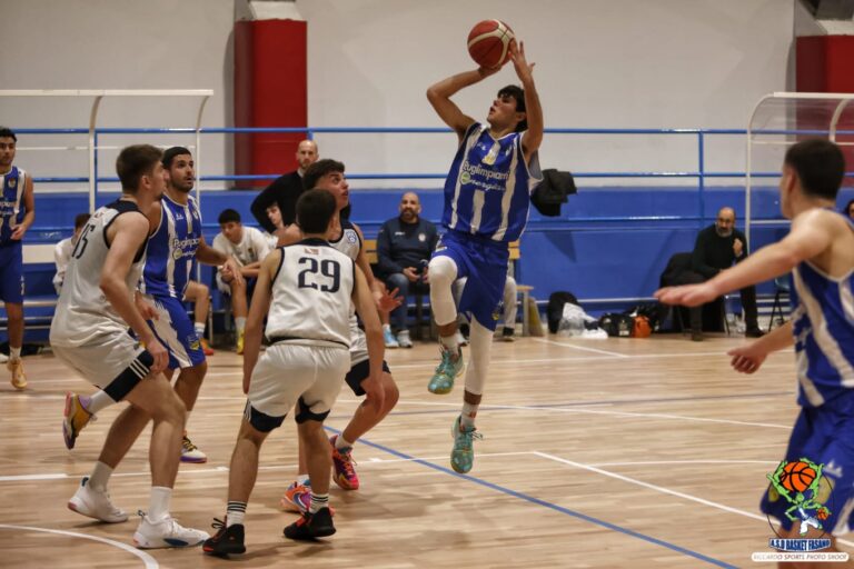 La Puglimpianti Fasano vince a Brindisi e continua a sognare - Osservatorio Fasano