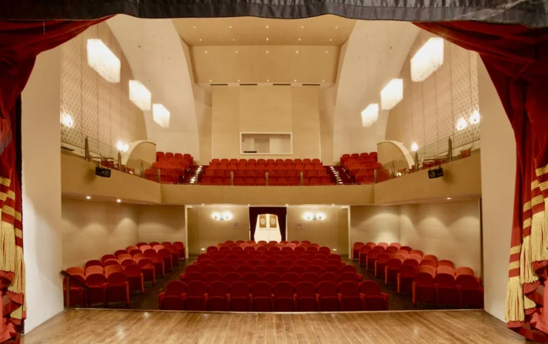 Festival teatrale “Di scena a Fasano”, online il bando della XVI edizione Festival teatrale “Di scena a Fasano”, online il bando della XVI edizione - Osservatorio Fasano