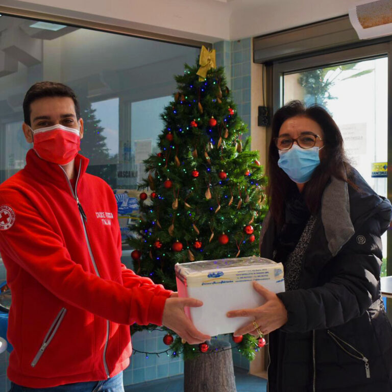 La Ittimar Basso Adriatico dona box alimentari alla Croce Rossa di Fasano per regalare un sereno Natale alla comunità fasanese La Ittimar Basso Adriatico dona box alimentari alla Croce Rossa di Fasano per regalare un sereno Natale alla comunità fasanese - Osservatorio Fasano