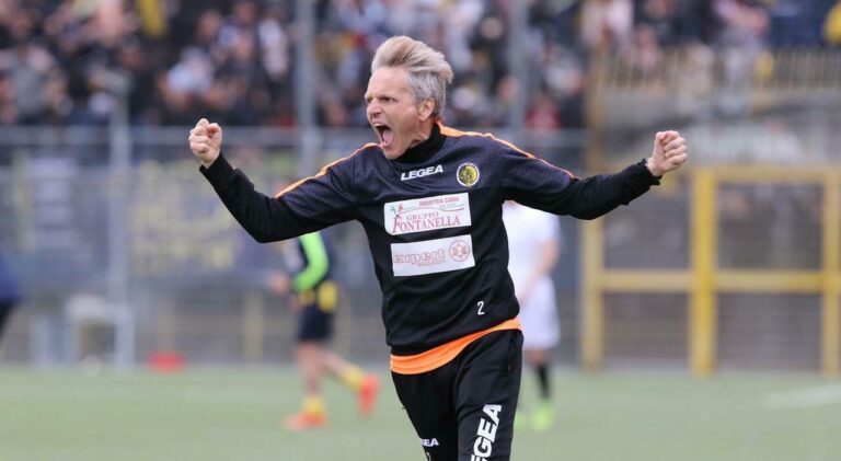 Massimo Agovino nuovo allenatore dell’US Città di Fasano Massimo Agovino nuovo allenatore dell’US Città di Fasano - Osservatorio Fasano