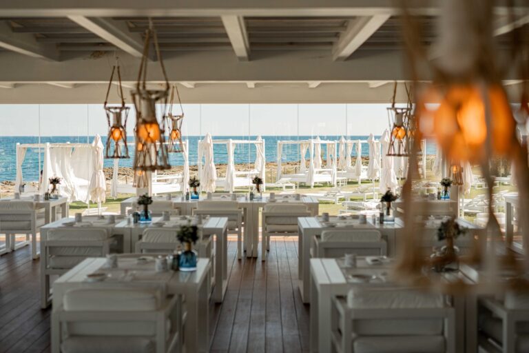 Cala Masciola, il fascino del mare d’inverno tra piatti gourmet e serate sotto le stelle Cala Masciola, il fascino del mare d’inverno tra piatti gourmet e serate sotto le stelle - Osservatorio Fasano