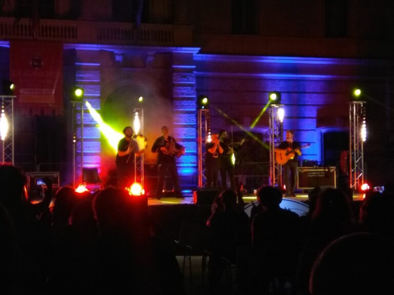 Il Canzoniere Grecanico Salentino ha fatto ballare Fasano Il Canzoniere Grecanico Salentino ha fatto ballare Fasano - Osservatorio Fasano