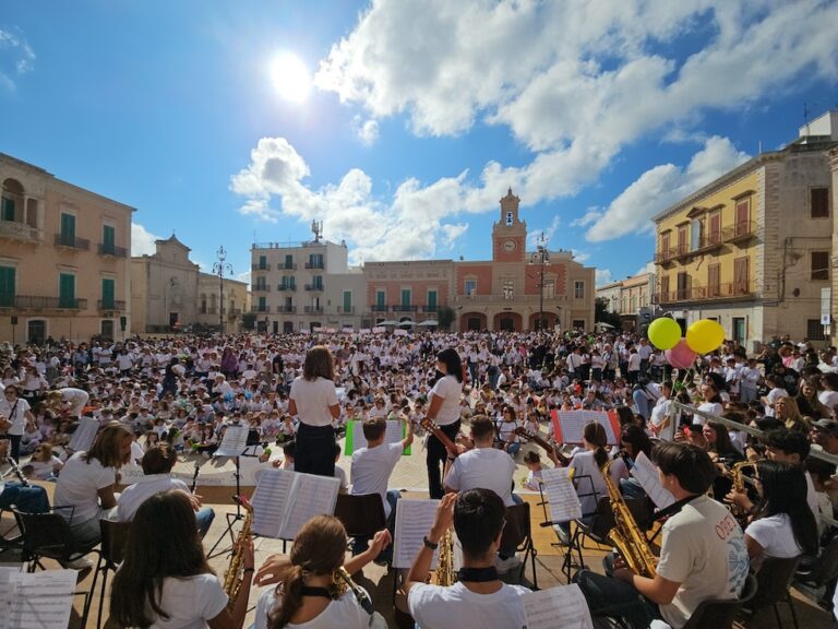 Festeggiata in piazza Ciaia la nascita dell’Istituto Comprensivo Giovanni XXIII – G. Pascoli VIDEO - Osservatorio Fasano