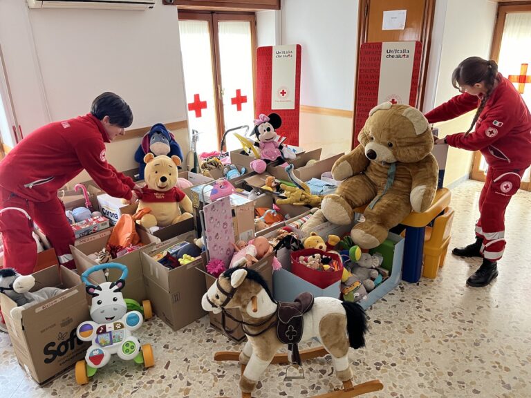 La Croce Rossa di Fasano dona diverse centinaia di giocattoli ai bambini meno fortunati La Croce Rossa di Fasano dona diverse centinaia di giocattoli ai bambini meno fortunati - Osservatorio Fasano