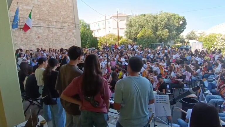 Bianco-Pascoli ottima riuscita del concerto di fine anno Bianco-Pascoli ottima riuscita del concerto di fine anno - Osservatorio Fasano