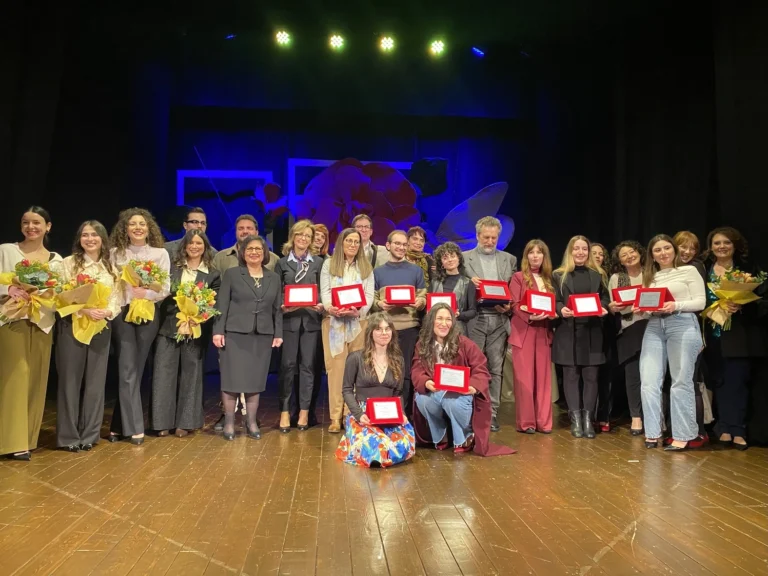 Al Teatro Sociale la cerimonia di premiazione del Premio Letterario Internazionale “Donna” Al Teatro Sociale la cerimonia di premiazione del Premio Letterario Internazionale “Donna” - Osservatorio Fasano