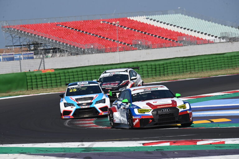 TCR: Ciccio Savoia di nuovo a podio in Gara 2 - Osservatorio Fasano