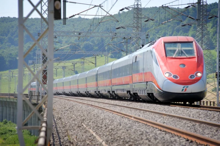 Tragedia alla stazione di Fasano: morto un uomo Tragedia alla stazione di Fasano: morto un uomo - Osservatorio Fasano