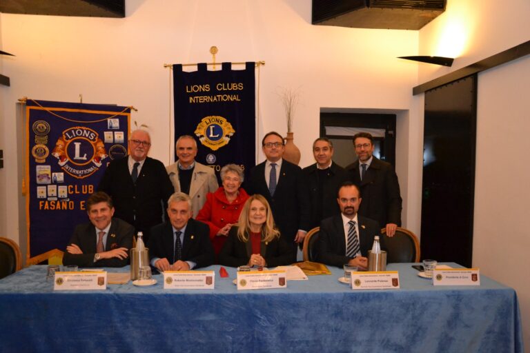 Lions Club Fasano Egnazia: incontro con Governatore del Distretto Lions 108 Ab-Puglia Flavia Pankiewicz Lions Club Fasano Egnazia: incontro con Governatore del Distretto Lions 108 Ab-Puglia Flavia Pankiewicz - Osservatorio Fasano