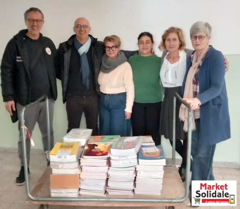 Il Market Solidale di Fasano consegna 500 quaderni contro la povertà educativa . Il Market Solidale di Fasano consegna 500 quaderni contro la povertà educativa . - Osservatorio Fasano