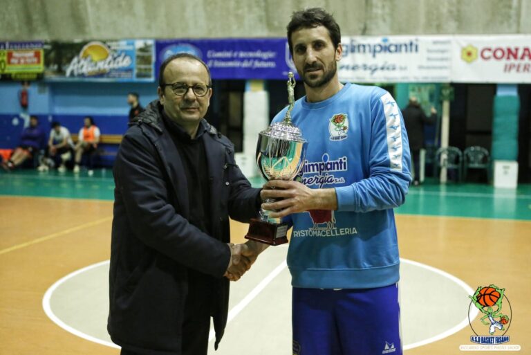 Emiliano Paparella vince il premio di “Miglior Giocatore” - Osservatorio Fasano