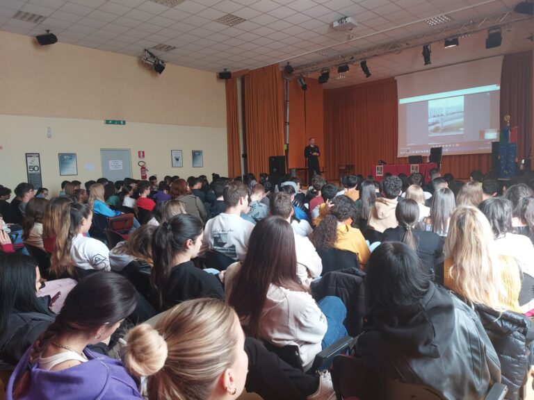 Il «da Vinci» celebra la memoria delle vittime della strage di Capaci - Osservatorio Fasano