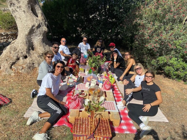 Proloco Ulivo Vivo Pezze Di Greco: successo per il Pic-nic nelle Grotte Proloco Ulivo Vivo Pezze Di Greco: successo per il Pic-nic nelle Grotte - Osservatorio Fasano