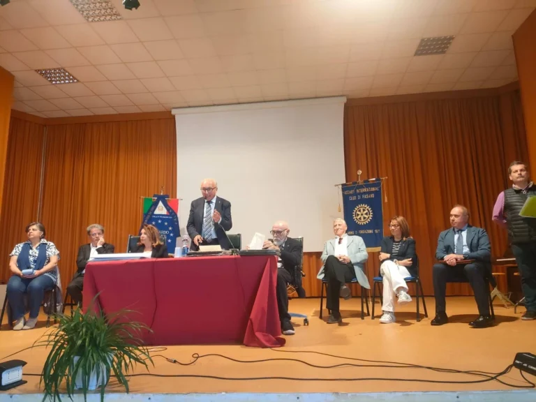 Il Rotary Club Fasano premia il talento studentesco Il Rotary Club Fasano premia il talento studentesco - Osservatorio Fasano