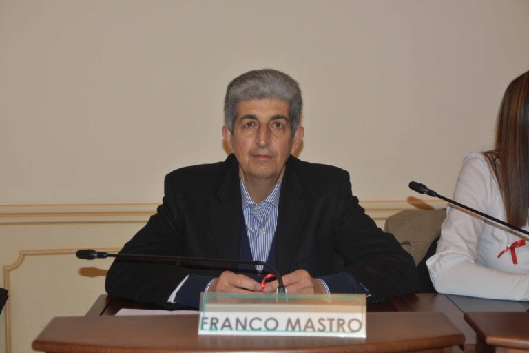 Mastro PD: «Screening pre rientro inutile, la vaccinazione unica via maestra» Mastro PD: «Screening pre rientro inutile, la vaccinazione unica via maestra» - Osservatorio Fasano