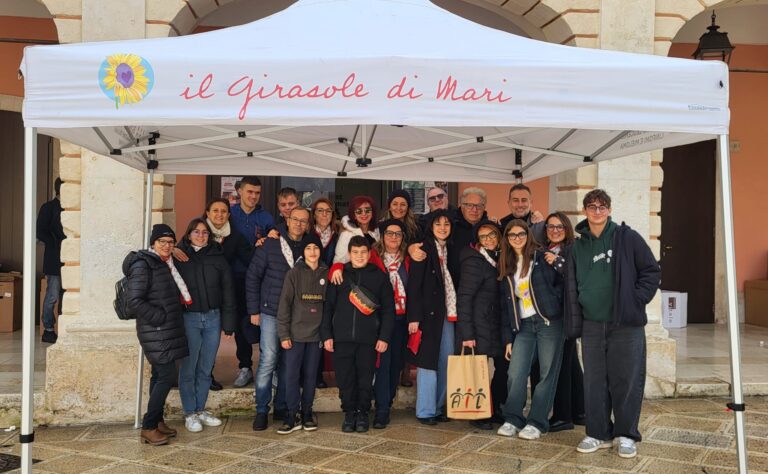 Grande successo per i volontari de Il Girasole di mari nella vendita delle Stelle di Natale Grande successo per i volontari de Il Girasole di mari nella vendita delle Stelle di Natale - Osservatorio Fasano