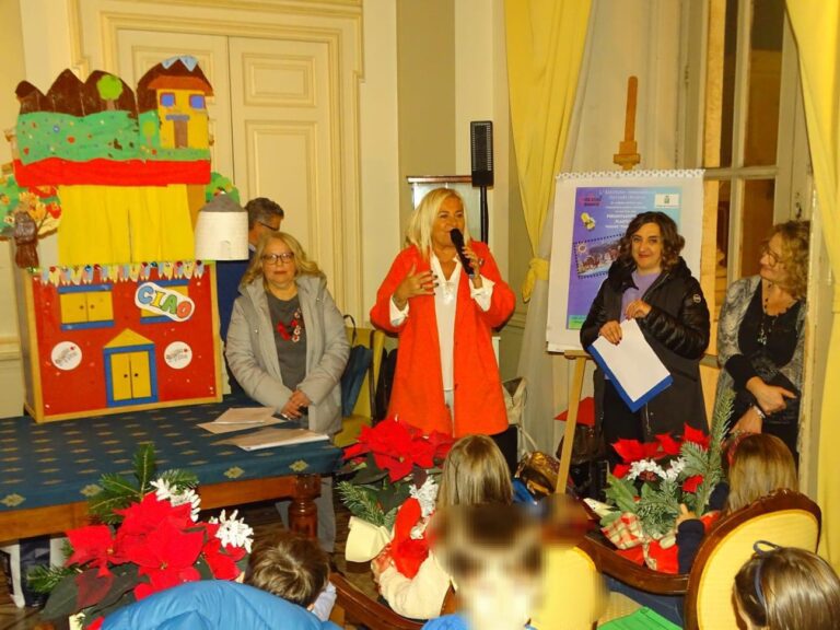 Fasano si trasforma in un “paese da fiaba” con il Progetto Agenda Sud Fasano si trasforma in un “paese da fiaba” con il Progetto Agenda Sud - Osservatorio Fasano
