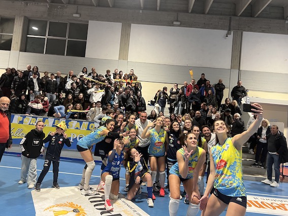 La Pantaleo Podio Volley Fasano batte agevolmente la Briolingerie Cerignola e si conferma in vetta alla classifica La Pantaleo Podio Volley Fasano batte agevolmente la Briolingerie Cerignola e si conferma in vetta alla classifica - Osservatorio Fasano