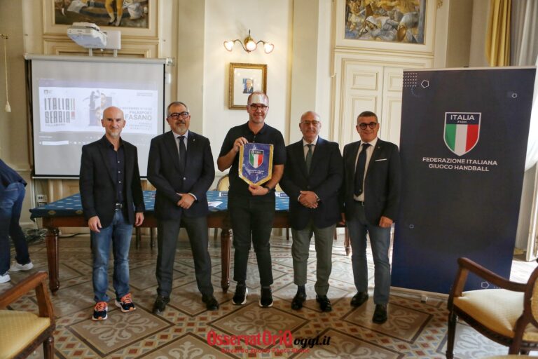 Qualificazioni EHF EURO 2026 maschili: presentata a Fasano la gara Italia – Serbia Qualificazioni EHF EURO 2026 maschili: presentata a Fasano la gara Italia – Serbia - Osservatorio Fasano