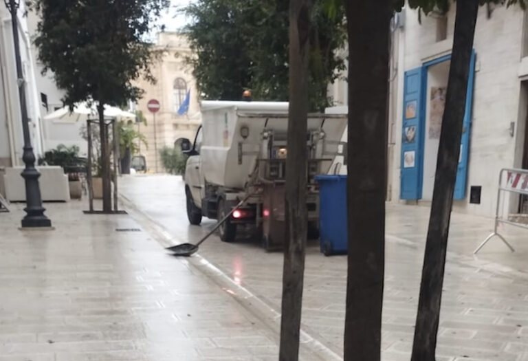 Lavaggi nel centro storico, l’associazione U’mbracchie chiede e ottiene una pulizia periodica Lavaggi nel centro storico, l’associazione U’mbracchie chiede e ottiene una pulizia periodica - Osservatorio Fasano