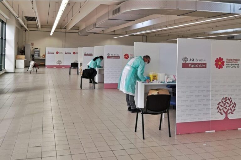 Vaccini: bilancio su open day per età 12-19 anni, stasera notte bianca a Fasano - Osservatorio Fasano