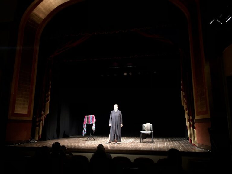 ‘Oltre il velo’, al Teatro Sociale lo spettacolo-testimonianza contro l’islamofobia 'Oltre il velo', al Teatro Sociale lo spettacolo-testimonianza contro l'islamofobia - Osservatorio Fasano