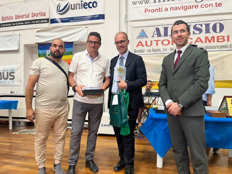 Tommaso Paparella del Basket Fasano premiato al torneo Internazionale “Brindisi Porta del Salento” Tommaso Paparella del Basket Fasano premiato al torneo Internazionale “Brindisi Porta del Salento” - Osservatorio Fasano
